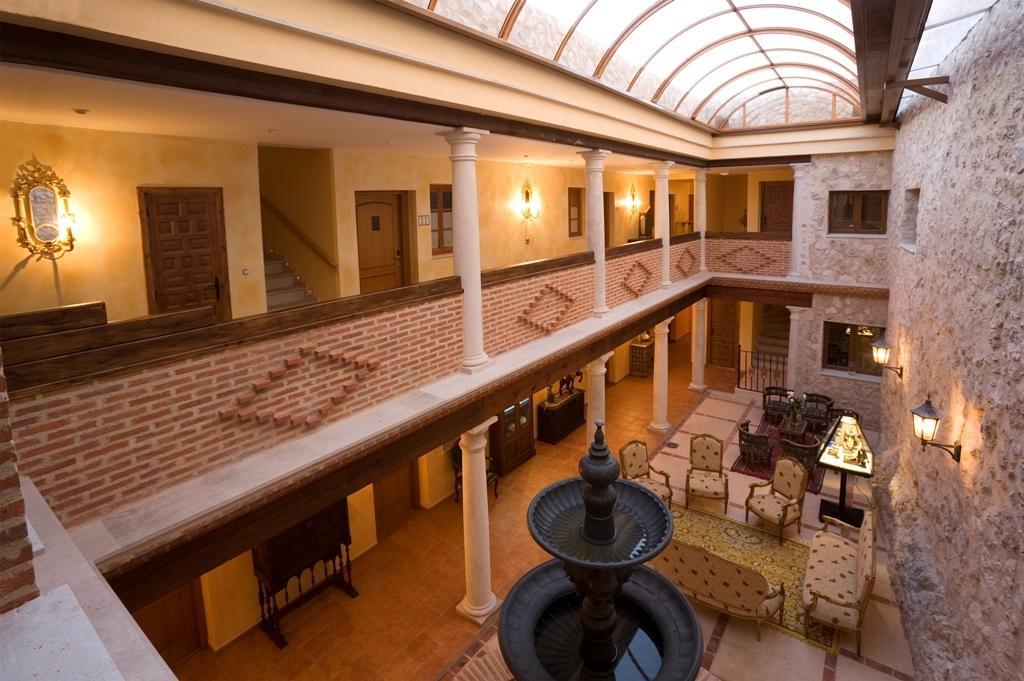 Residencia Real Del Castillo De Curiel Curiel de Duero Extérieur photo