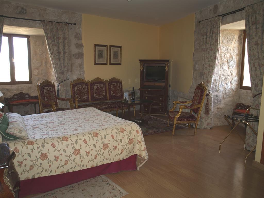 Residencia Real Del Castillo De Curiel Curiel de Duero Extérieur photo