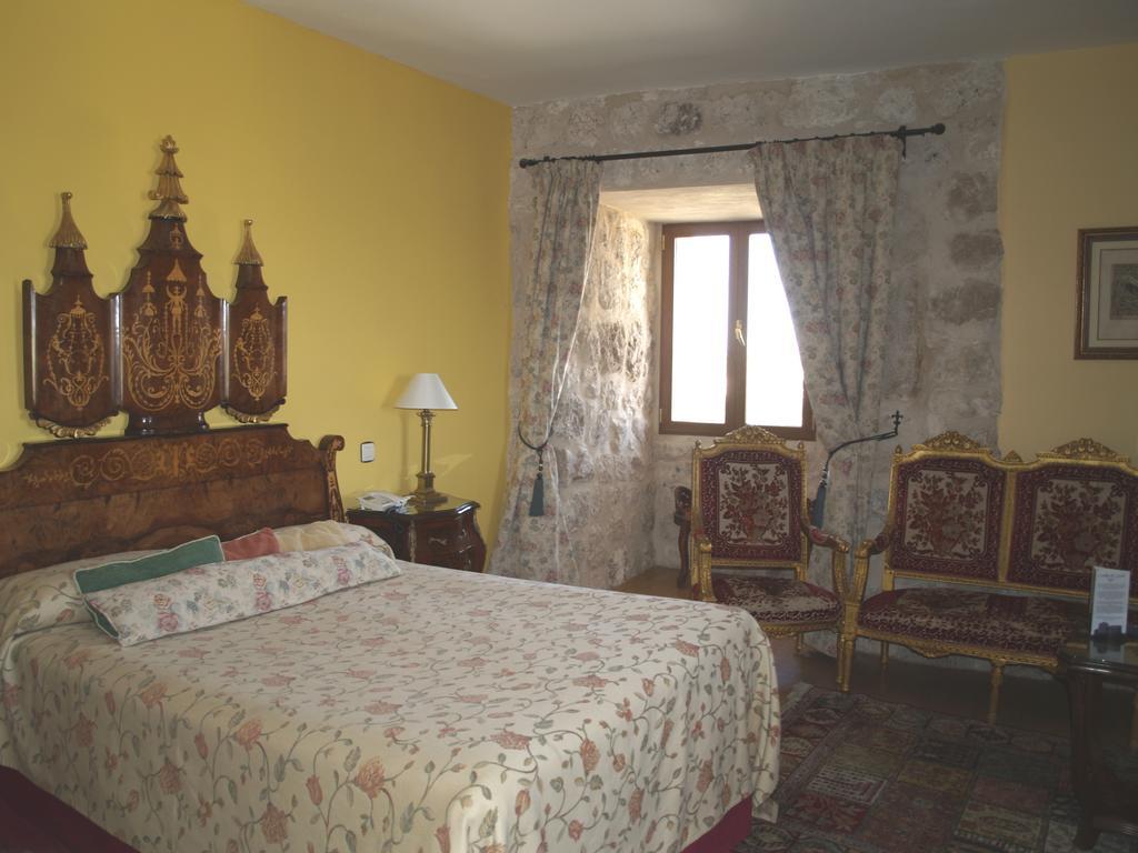 Residencia Real Del Castillo De Curiel Curiel de Duero Extérieur photo
